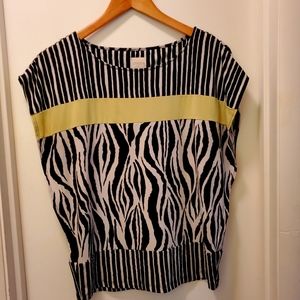 Chico's short sleeve shirt. Great condition!